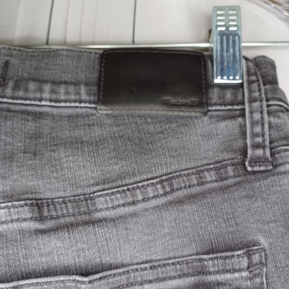 Madewell 9” Mid-Rise Skinny Distressed Black Denim Jeans Raw Hem Womens 30 - Picture 9 of 13